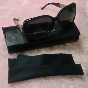 Women Burberry sunglasses no defects